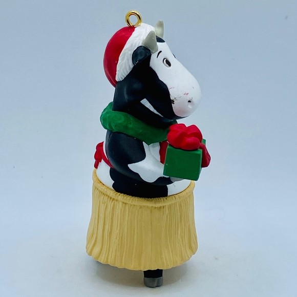 Vintage 1995 Hallmark Keepsake Chirstmas Ornament COWS OF BALI Hula Skirt Gift - Picture 3 of 6
